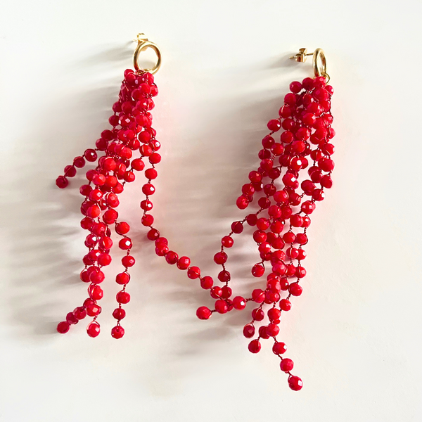 Pendientes Celine rojos grandes largos artesanos con cuentas brillantes para invitadas de boda y eventos